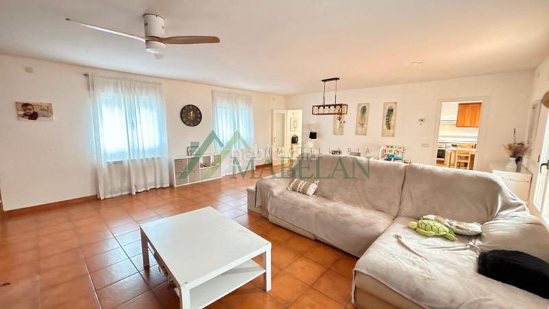 Foto ff5c965f-4941-4113-8e57-ed59d5cbf083. Chalet . chalet independiente en perfecto estado! 200m2 construidos en dos plantas, con jardín de 148m2. parcela 253m2. en Torrecaballeros