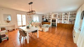 Chalet in Torrecaballeros. Torrecaballeros. chalet independiente en perfecto estado!  200m2