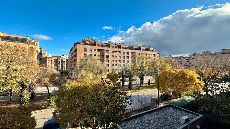 Foto 5271fd64-71a2-4de4-b196-2ea9ac314ba5. Miete etagenwohnung mit heizung parking pool in Sanchinarro Madrid