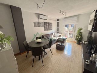 Etagenwohnung in Casco Antiguo