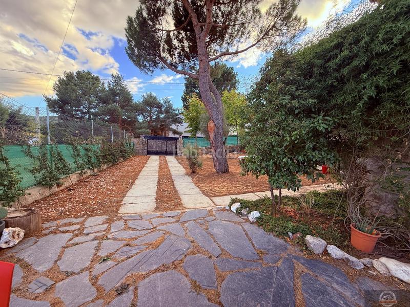 Foto 8d047bf6-65de-4b7c-aca1-027a997086c5. Casa aparellada amb calefacció aparcament a Becerril de la Sierra