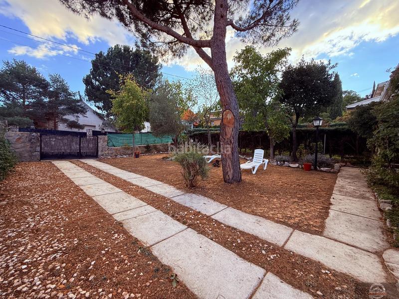 Foto bfedcd21-6cf0-48f6-8551-dc6c5cbef42b. Casa aparellada amb calefacció aparcament a Becerril de la Sierra