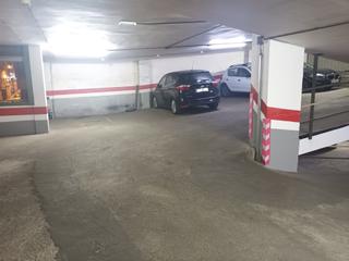 Parking voiture  Carrer de simancas. Plaza de parking para coche mediano.
