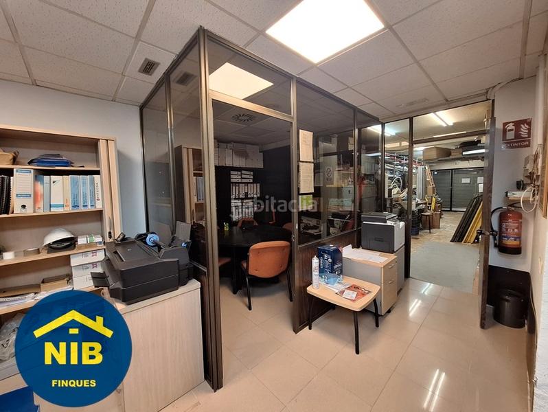 Foto 6dd9bd0b-eb22-469b-9a5f-723bc4c63d4c. Local comercial local con almacen y vado en Prosperitat Barcelona