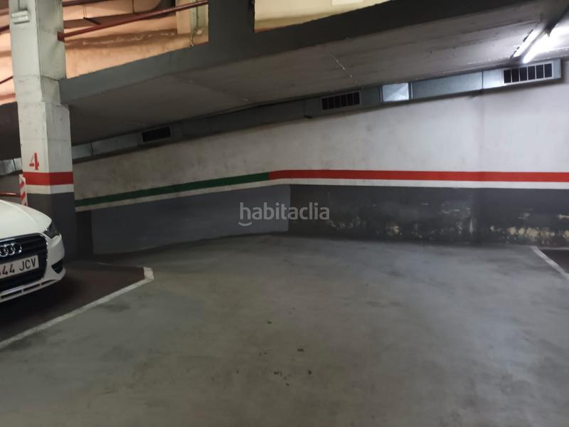 Foto 254e100a-2d17-4299-9bac-d8cd241ffab5. Parking coche parking para coche grande en Prosperitat Barcelona