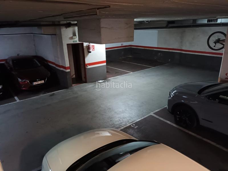Foto 2744ddab-3e7b-4b07-b9ed-f95d5868ca55. Parking coche parking para coche grande en Prosperitat Barcelona