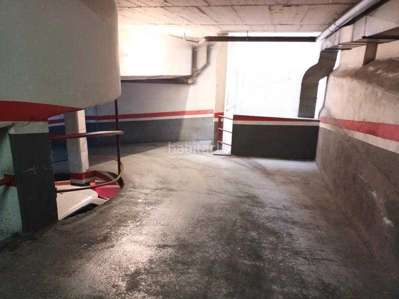 Foto 5a813554-fb66-46ee-8e18-6bc2bbd6aa2d. Parking coche parking para coche grande en Prosperitat Barcelona