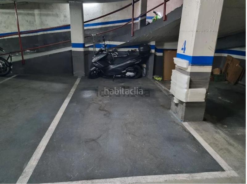 Foto b867251f-6ae0-4b52-b1a5-81f014af085f. Parking coche parking para coche grande en Prosperitat Barcelona