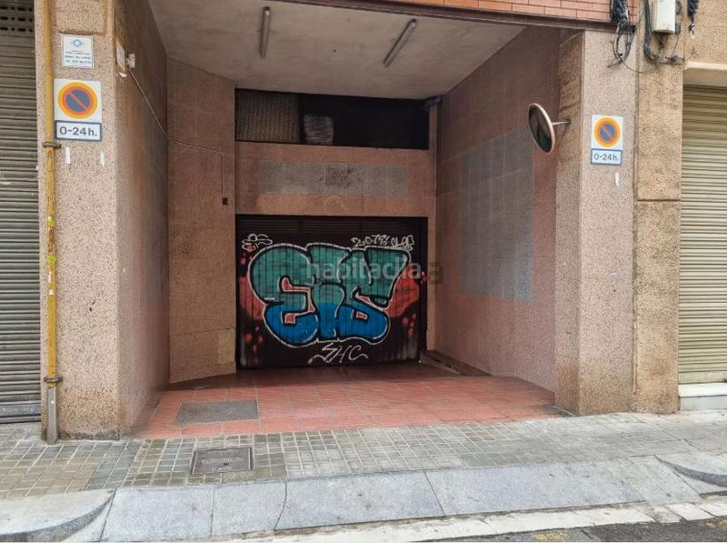 Foto cb34a77b-b4c8-46d5-9b42-ede577e90483. Parking coche parking para coche grande en Prosperitat Barcelona