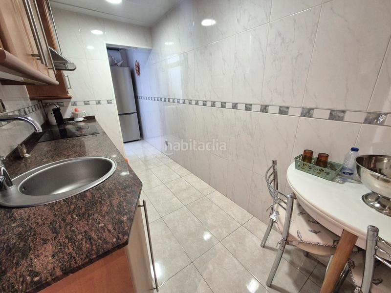 Foto 1cb9c9e7-c359-46f9-b613-397f60544333. Piso  exterior en via julia con ascensor en Prosperitat Barcelona