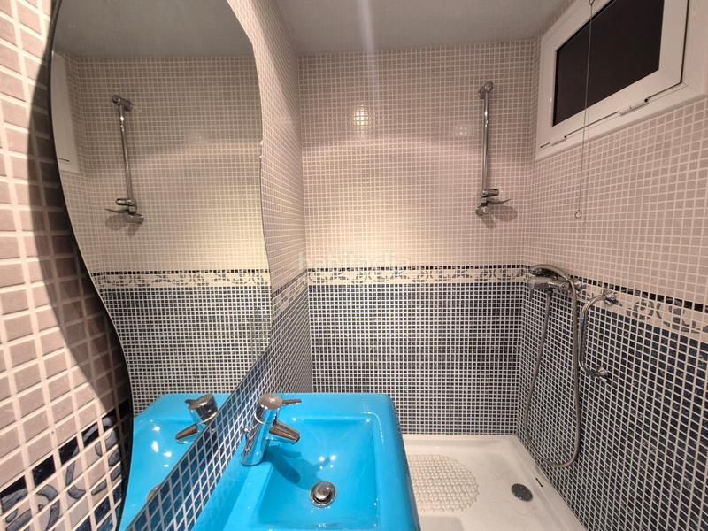 Foto bddfb863-f8dc-43a4-a0d9-35dbb4781dfb. Piso  exterior en via julia con ascensor en Prosperitat Barcelona