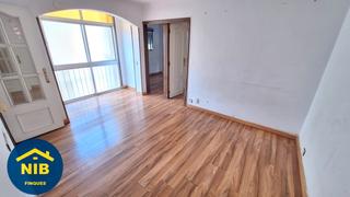 Appartement  Via favència. Piso completamente exterior