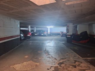 Lloguer Aparcament cotxe a Roquetes. Parking plaza única para dos motos