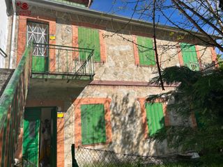 Chalet à Cercedilla. Dos preciosos y antiguos chalets independientes de 406m2 y 63m2