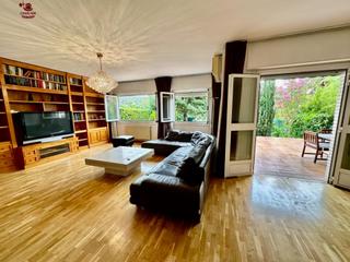 Miete Reihenhaus in Parquelagos-Puente Nuevo. Chalet adosado de 270m2 con 5 dormitorios, 3 baños y jardín de 6