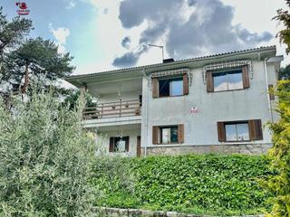 Xalet en Cercedilla. Luminoso y soleado chalet de 239m2 con 4 dormitorios y 2 baos s