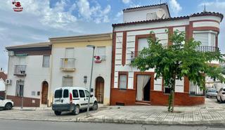 Casa adossada en Doa Menca. Precioso chalet adosado de 270m2 para entrar a vivir. con 4 dorm