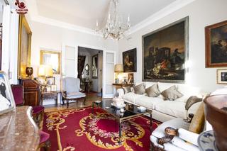 Pis en Almagro. Espectacular piso de 281m2 para reforma integral con preciosos b