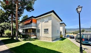 Appartement à Guadarrama. Piso de 82m2 con 2 dormitorios, baño, terraza cerrada con cortin