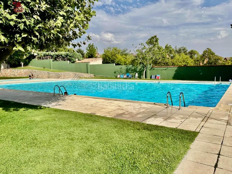 Foto eb5d16fa-bdf8-4108-87e4-1f91543bf8e5. Piso amplio y cómodo piso de 94m2 con 3 dormitorios, 1 baño, terraza y trastero en urbanizacion sala con piscina y amplias z en Guadarrama