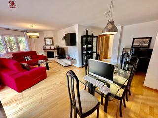 Maison jumelée à Molinos (Los). Chalet adosado en esquina de 259 m2 construido en 2006 sobre una