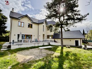 Xalet a Molinos (Los). Moderno chalet de 244m2 con 4 dormitorios y 3 baños distribuidos