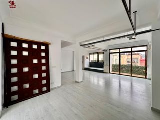 Lloguer Àtic a Lista. Luminoso ático de 125m2 con salón de 60m2 dotado de amplios vent