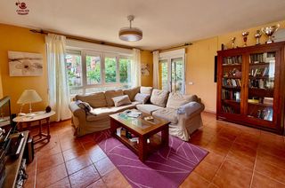 Xalet a Guadarrama. Chalet independiente de 320m2 con 5 dormitorios y 3 baños con ga