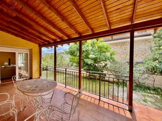 Chalet in Guadarrama. Chalet independiente de 320m2 con 5 dormitorios y 3 baños con ga