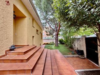 Xalet a Guadarrama. Chalet independiente de 320m2 con 5 dormitorios y 3 baños con ga
