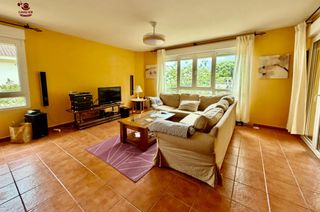 Xalet a Guadarrama. Chalet independiente de 320m2 con 5 dormitorios y 3 baños con ga