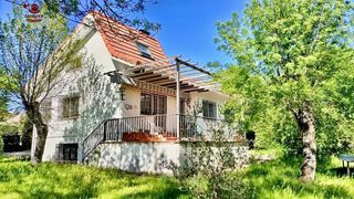 Xalet a Guadarrama. Chalet de 265m2 con 6 dormitorios y 3 baños en parcela de 1.010m