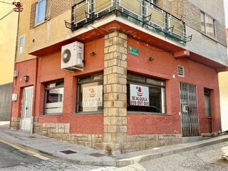 Location Local commercial à Cercedilla. Local comercial en esquina totalmente exterior de 41m2, en la zo