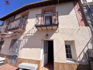 Reihenhaus in Cercedilla. Cavalier vende. casa de 130m2 con 3 plantas, 3 dormitorios, 2 ba