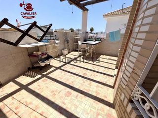 Xalet a El Tomillar. Chalet de 199m2, 4 dormitorios y 4 baños con piscina