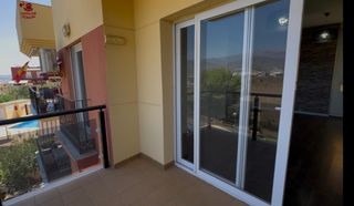 Pis a Viña Málaga. Piso de 140m2 con 3 dormitorios y 2 baños en 2 plantas con 2 ter