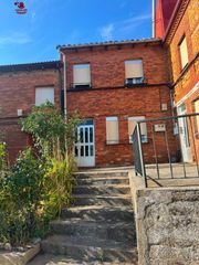 Masia a Ferral del Besnega. Vivienda de 88m2, 4 habitaciones, 2 baños y 112m2 de almacen en