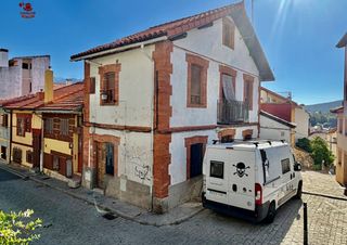 Xalet a Cercedilla. Antigua casa de 147m2 de estilo ferroviario construida a princip