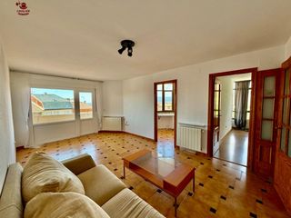 Rent Flat in Collado Mediano. Piso exterior para entrar a vivir en 2ª planta de edificio sin a