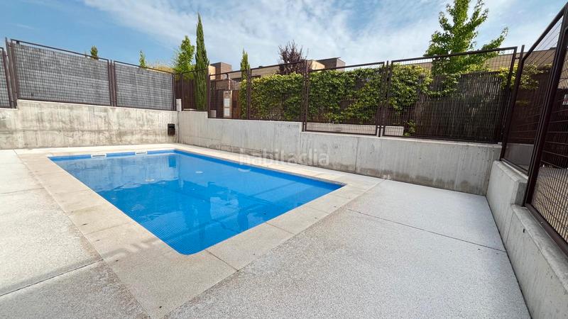 Foto 446109f9-7b05-4d6b-b24f-e396b9db699b. Casa aparellada amb xemeneia calefacció aparcament piscina a Torrelodones