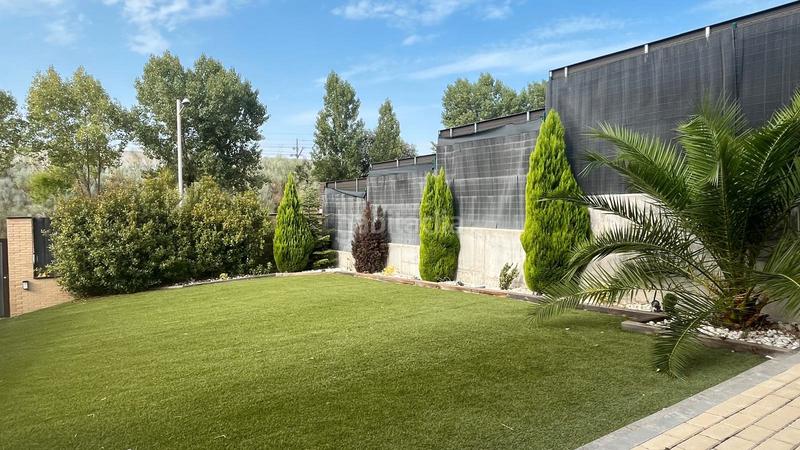 Foto 57ce07fc-a753-4f23-8d2c-ab65562a5742. Casa aparellada amb xemeneia calefacció aparcament piscina a Torrelodones