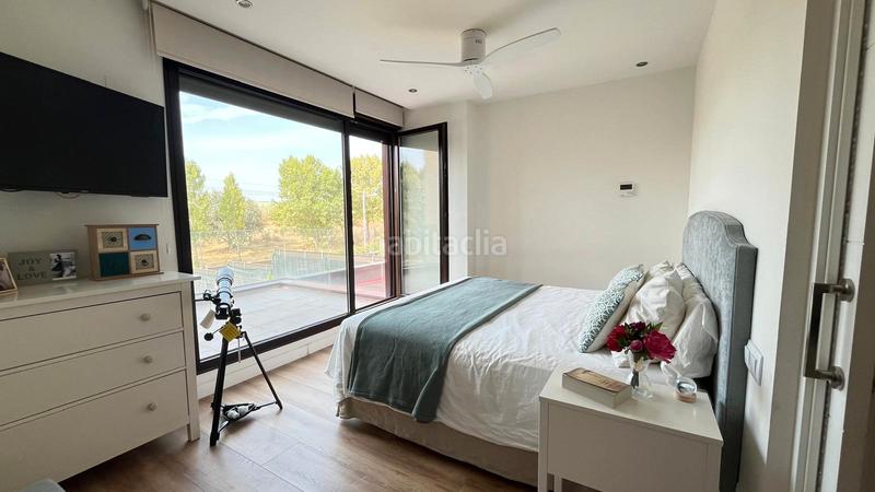 Foto 5eb46677-9629-40bd-8b36-59bcb0304ad4. Casa aparellada amb xemeneia calefacció aparcament piscina a Torrelodones