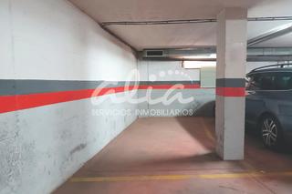 Aparcament cotxe  Calle ferrocarril. Venta de plaza de garaje para moto o coche pequeo