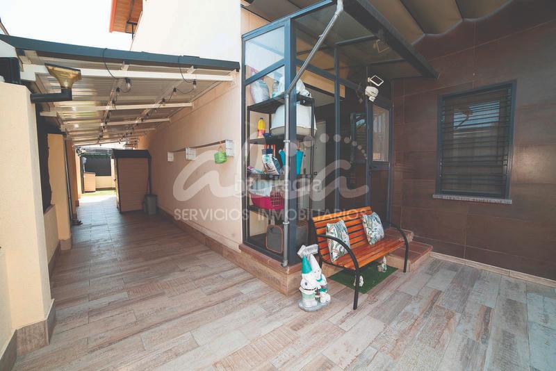 Foto 4d8d46ff-e309-4e60-84a9-56213125cfab. Chalet unifamiliari en esquina zona teneria en Tenería I-Tenería II Pinto