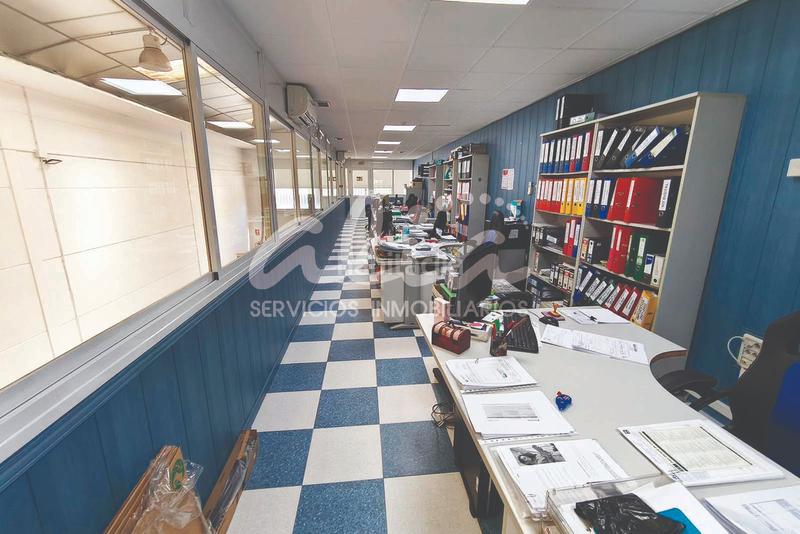 Foto 3e1bcd9e-7de2-47ea-8e17-910d8cbe2a29. Capannone industriale con riscaldamento in Zona Industrial Pinto