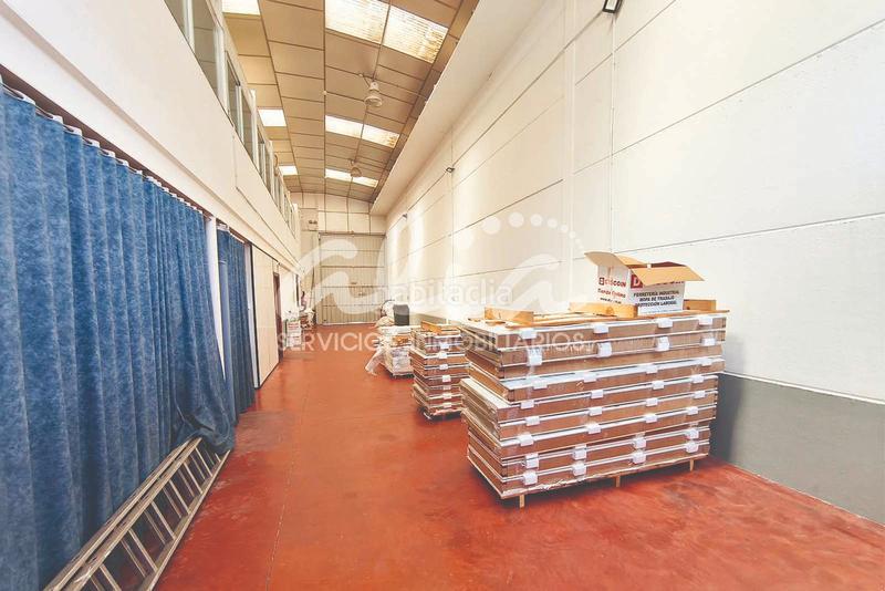 Foto b7799440-fadf-4c75-8739-ff1b6e97ce69. Capannone industriale con riscaldamento in Zona Industrial Pinto