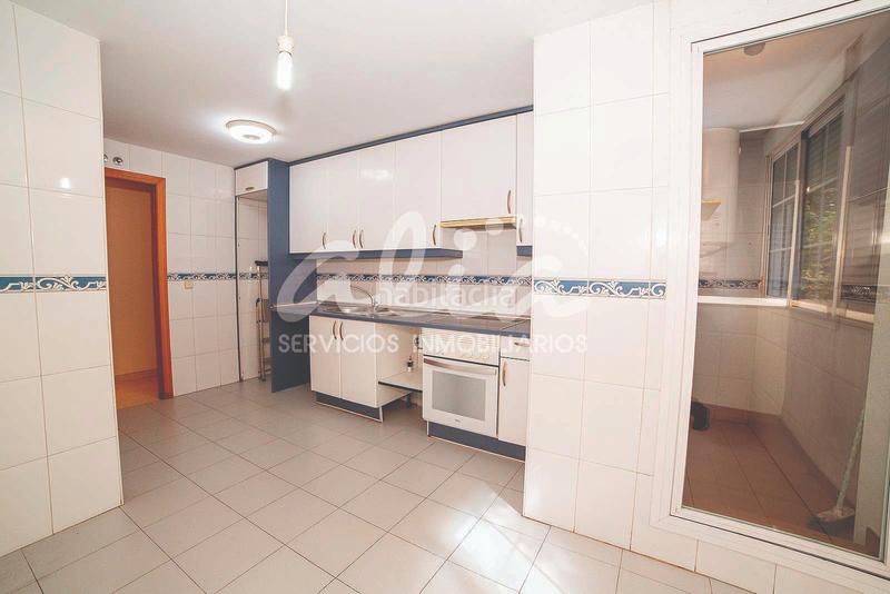 Foto 96edd7f8-2a38-4575-9e38-0cdc495d3634. Zweistöckige wohnung mit heizung parking in Parque Europa-Los Pitufos Pinto