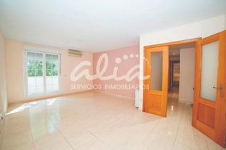 Dplex en Parque Europa-Los Pitufos. Duplex de 4 dormitorios, 2 wc, aseo, terrazas, plaza de garaje