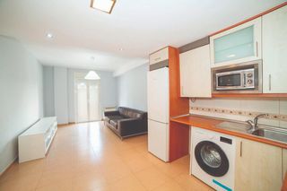 Etagenwohnung in Nuevo Aranjuez-Ciudad de las Artes. Vivienda de 1 dormitorio, finca con ascensor