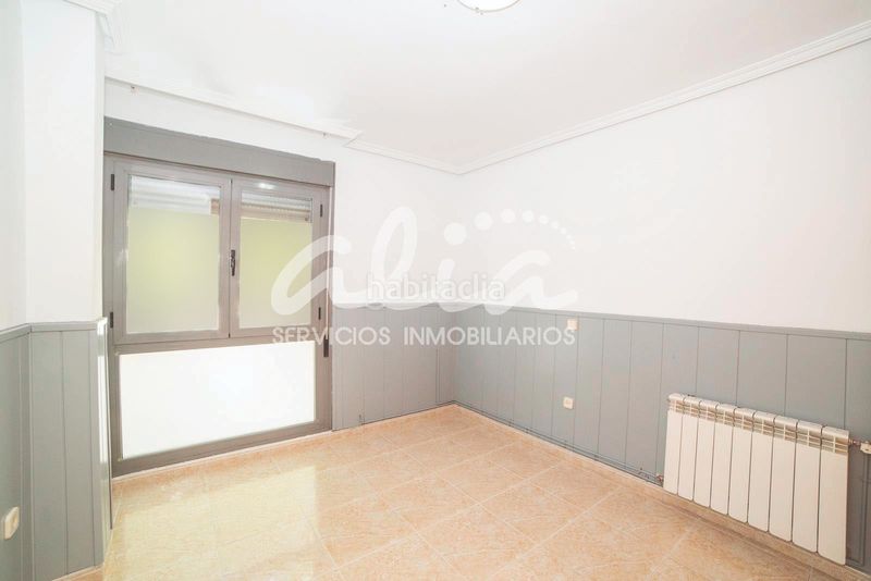 Foto ae76035b-8e4e-4793-80f0-ed87b07ffbdb. Pis amb calefacció aparcament a Parque Europa-Los Pitufos Pinto